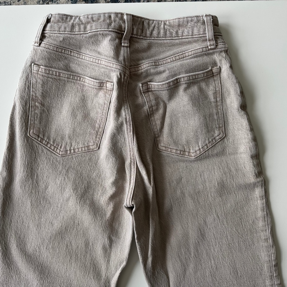 A&F 90s Relaxed High Rise Jean - Picture 9 of 10